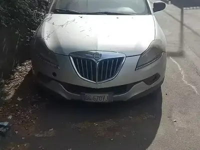 Usata Lancia Delta 120 CV (88 kW) 2010 Grigio Utilitaria