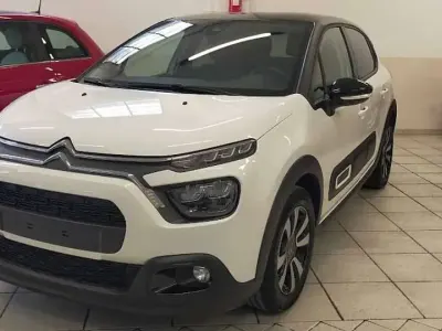 Usata Citroën C3 PureTech 83 CV (61 kW) 2023 Bianco/tetto nero Utilitaria