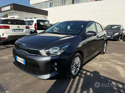 Usata Kia Rio 82 CV (60 kW) 2020 Grigio Berlina