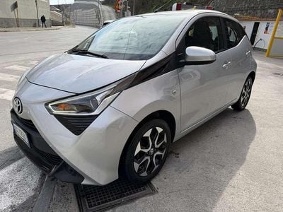 Usata Toyota Aygo 72 CV (52 kW) 2020 Argento Utilitaria