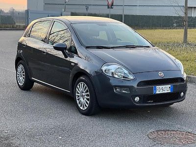 Grigio Usata 2016 Fiat Punto Berlina | 5950 € (Buon prezzo)