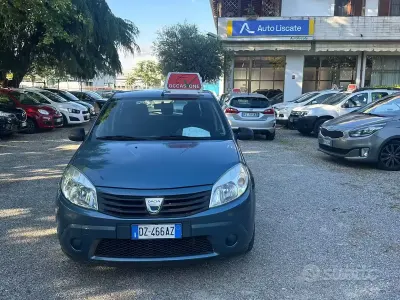 Usata Dacia Sandero Lauréate 76 CV (55 kW) 2010 Blu Berlina