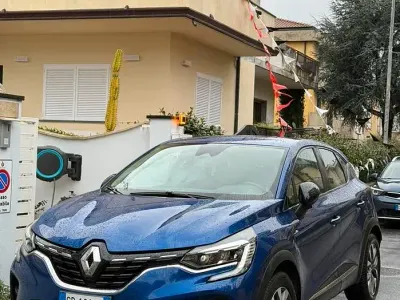 Usata Renault Captur Zen 95 CV (69 kW) 2020 Bluazzurro SUV