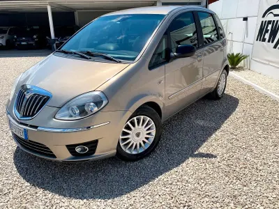 Usata Lancia Musa Gold 95 CV (69 kW) 2012 Giallo Monovolume