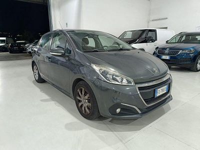 Grigio Usata 2016 Peugeot 208 Active Utilitaria | 8400 € (Molto cara)