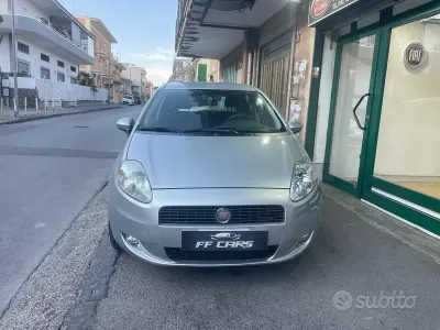 Usata Fiat Grande Punto Dynamic 75 CV (55 kW) 2007 Grigio Utilitaria