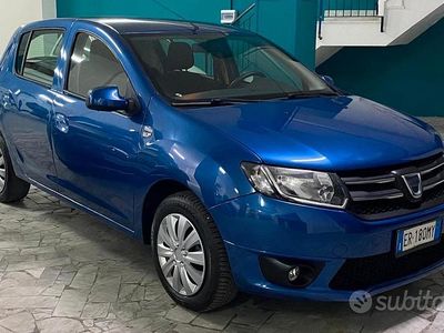 Usata Dacia Sandero Lauréate 75 CV (55 kW) 2013 Blu Berlina