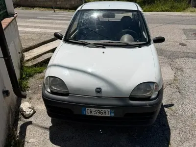 Usata Fiat 600 54 CV (39 kW) 2004 Bianco Berlina