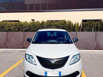 Usata Lancia Ypsilon 69 CV (50 kW) 2018 Grigio Utilitaria