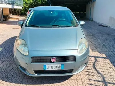 Usata Fiat Grande Punto 75 CV (55 kW) 2008 Bluazzurro Utilitaria