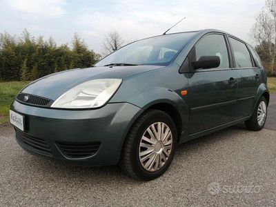 Usata Ford Fiesta Ghia 74 CV (54 kW) 2003 Blu Utilitaria