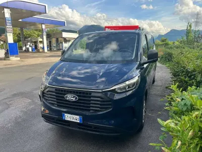 Usata Ford Transit Custom Trend 179 CV (131 kW) 2025 Blu/azzurro Furgone
