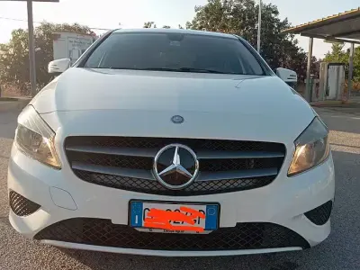 Usata Mercedes A180 109 CV (80 kW) 2015 Bianco Utilitaria
