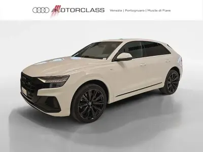 Usata Audi Q8 Sport 286 CV (210 kW) 2023 Bianco carrara SUV