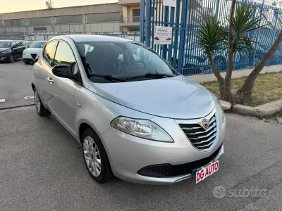 Usata Lancia Ypsilon 69 CV (50 kW) 2013 Grigio Utilitaria