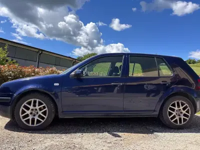 Usata VW Golf IV 101 CV (74 kW) 2001 Blu Berlina