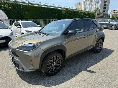 Käytetty Toyota Yaris Cross 116 HP (85 kW) 2023 Harmaa Katumaasturi
