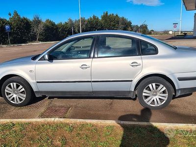 Usata VW Passat 150 CV (110 kW) 1998 Grigio Berlina