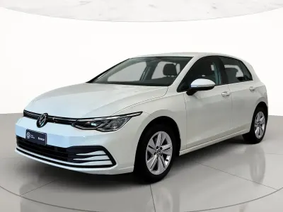 Usata VW Golf VIII Life 130 CV (95 kW) 2023 Pure white Berlina