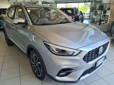 Usata MG ZS Luxury 106 CV (77 kW) 2024 Argento SUV