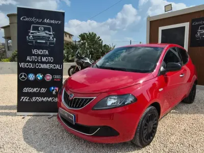 Usata Lancia Ypsilon Silver 69 CV (50 kW) 2022 Rosso Utilitaria