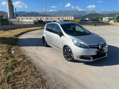 Usata Renault Scenic E-Tech XMOD 110 CV (80 kW) 2015 Grigio Station wagon