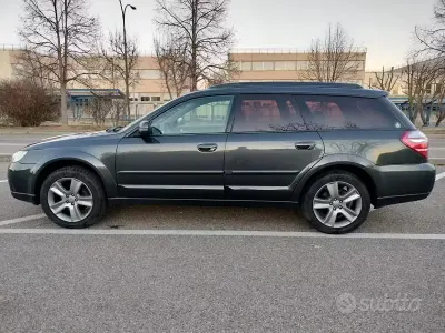 Usata Subaru Outback 165 CV (121 kW) 2008 Grigio Station wagon