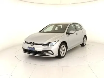 Usata VW Golf VIII Life 116 CV (85 kW) 2024 Argento Berlina