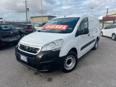 Occasion Peugeot Partner Premium 99 ch (72 kW) 2017 Blanc Monospace