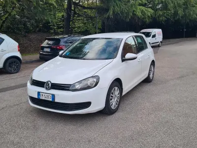 Usata VW Golf VII 105 CV (77 kW) 2012 Bianco Berlina