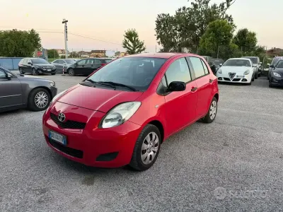 Usata Toyota Yaris 69 CV (50 kW) 2009 Rosso Utilitaria