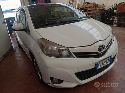 Usata Toyota Yaris 90 CV (66 kW) 2012 Utilitaria