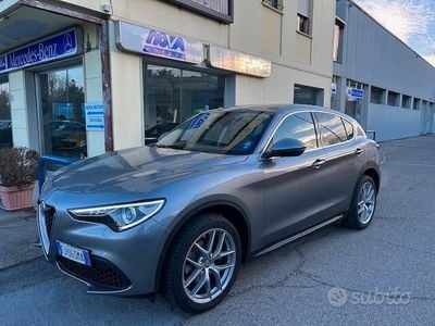Usata Alfa Romeo Stelvio 280 CV (205 kW) 2017 Grigio stromboli SUV