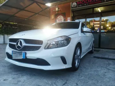 Usata Mercedes 180 Business 90 CV (66 kW) 2015 Bianco Berlina