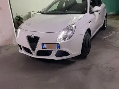 Usata Alfa Romeo Giulietta 105 CV (77 kW) 2011 Bianco Utilitaria