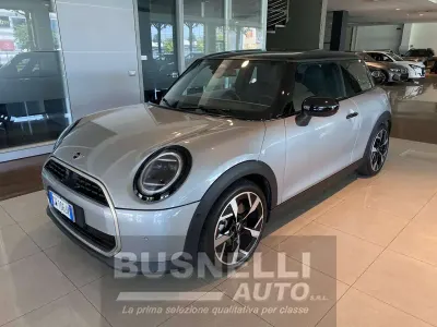 Usata Mini Cooper Favoured 156 CV (114 kW) 2024 Melting silver iii Utilitaria