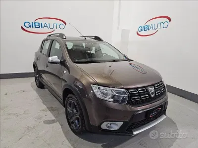Begagnad Dacia Sandero Stepway 90 HK (66 kW) 2018 Brun Sedan