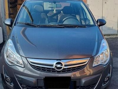 Usata Opel Corsa Edition 86 CV (63 kW) 2013 Grigio Utilitaria