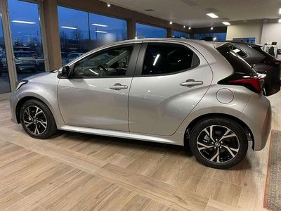 Nuova Toyota Yaris Hybrid Trend 92 CV (67 kW) 2026 Argento Berlina