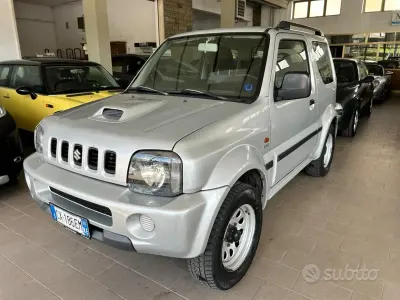 Usata Suzuki Jimny 65 CV (47 kW) 2005 Grigio SUV