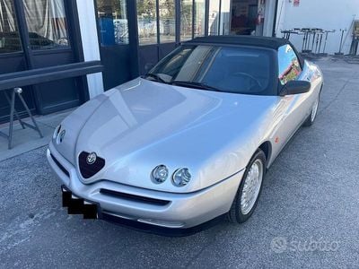 Usata Alfa Romeo Spider 117 CV (86 kW) 1995 Grigio Cabrio