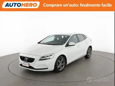 Usata Volvo V40 Plus 122 CV (89 kW) 2019 Bianco Berlina