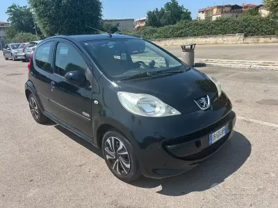 Usata Peugeot 107 68 CV (50 kW) 2007 Nero Utilitaria