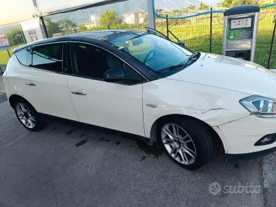 Usata Lancia Delta 165 CV (121 kW) 2009 Utilitaria