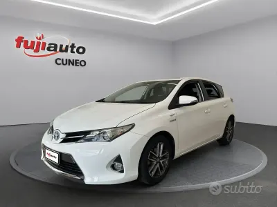 Gebraucht Toyota Auris Hybrid Active 99 PS (72 kW) 2015 Weiß Limousine
