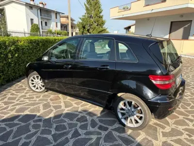 Usata Mercedes B180 109 CV (80 kW) 2007 Nero Monovolume