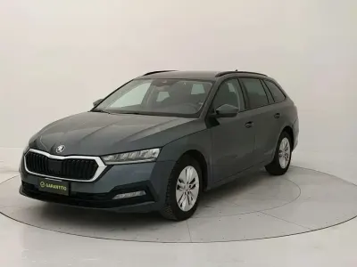 Usata Skoda Octavia Executive 116 CV (85 kW) 2022 Grigio Station wagon