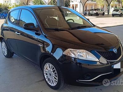 Usata Lancia Ypsilon Silver 69 CV (50 kW) 2017 Nero Utilitaria