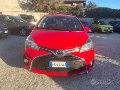 Rosso Usata 2016 Toyota Yaris Lounge Berlina | 6300 € (Buon prezzo)