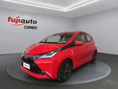 Usata Toyota Aygo X-cite 69 CV (50 kW) 2015 Rosso Utilitaria